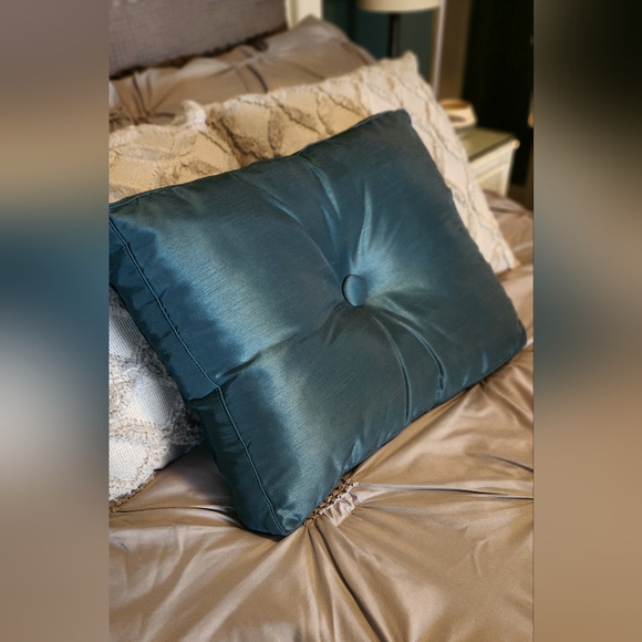 Large Teal Decorative Pillow Like New EUC - Picture 2 of 4